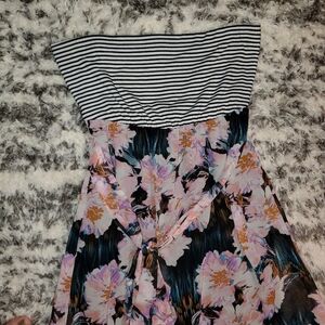 Xhilaration Strapless Dress size Medium 😍